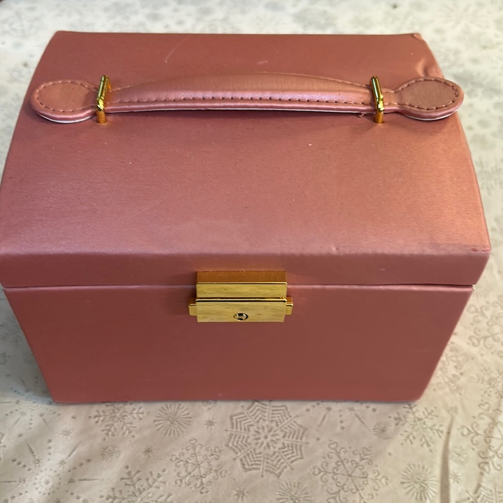 NWOT jewelry box